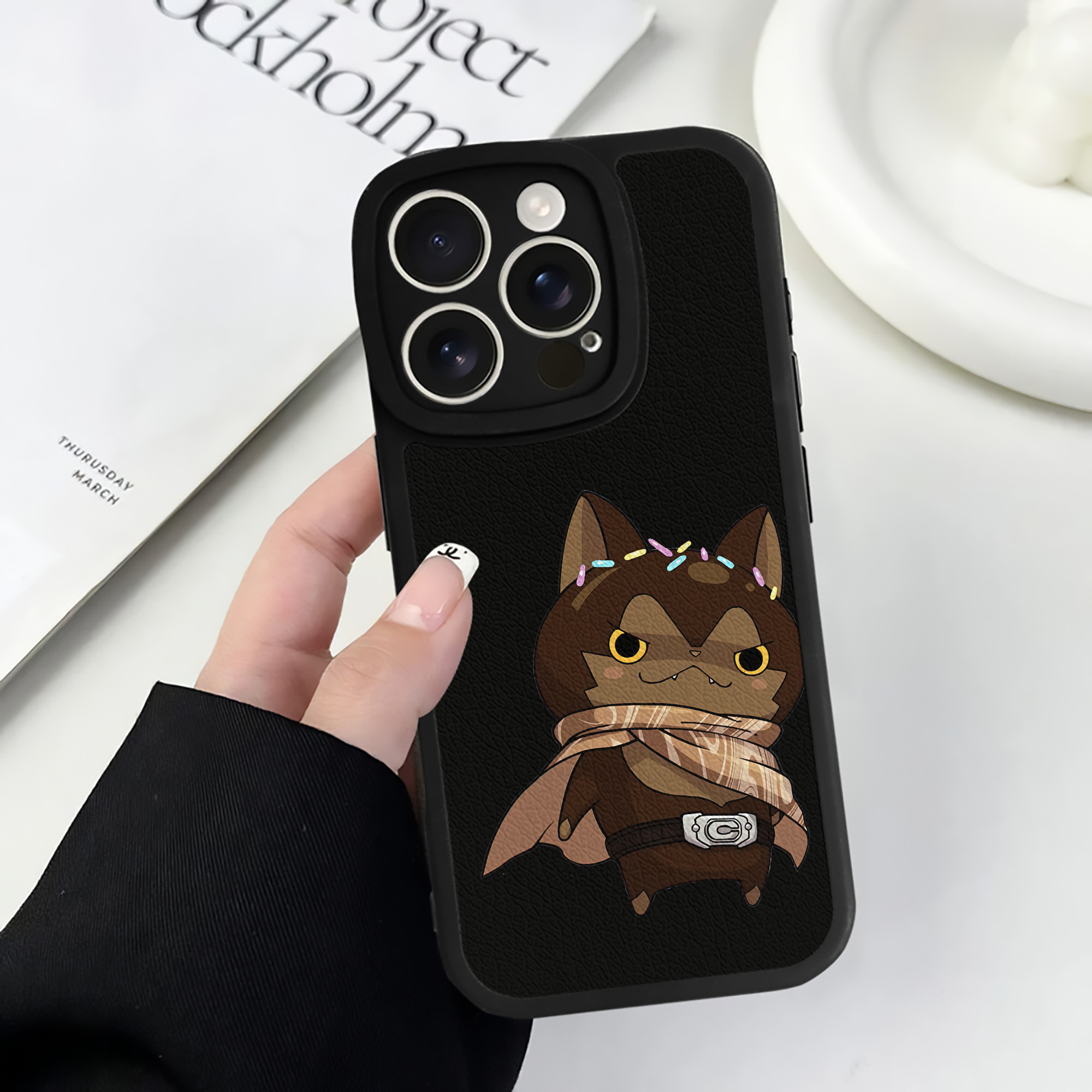 （画像用） 妖怪ウォッチ Yo-kai Watch 【iPhone 16シリーズ対応】シリコンスマホケース（レザー調） 材質：シリコン